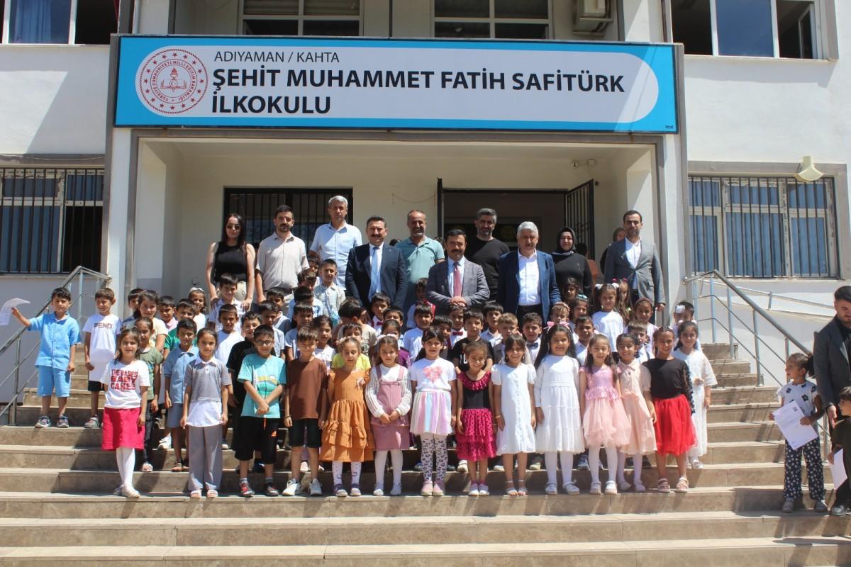 Kahta’da 37 bin öğrenci karne heyecanı yaşadı Kahta’da 37 bin öğrenci karne heyecanı yaşadı