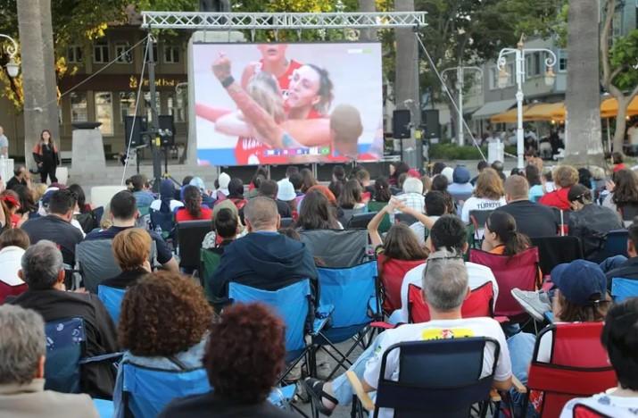 Mudanya’dan Filenin Sultanları’na Coşkulu Dev Destek Mudanya’dan Filenin Sultanları’na Coşkulu Dev Destek