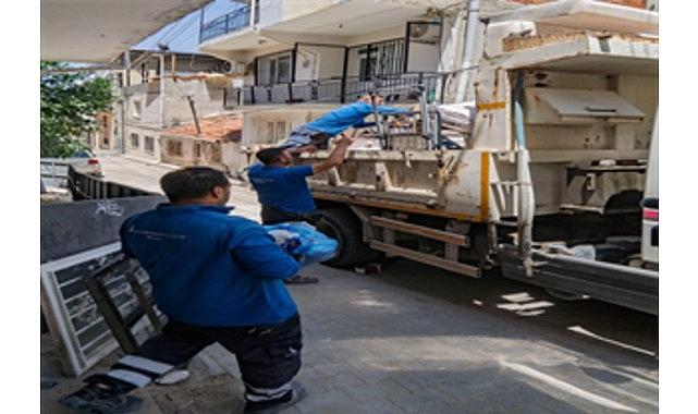 İzmir Büyükşehir Belediyesi evi zarar gören aileyi Uzundere konutlarına taşıdı İzmir Büyükşehir Belediyesi evi zarar gören aileyi Uzundere konutlarına taşıdı