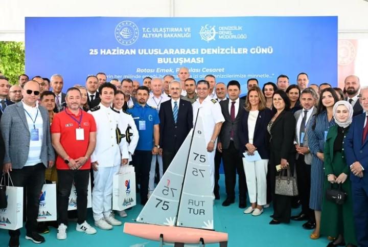 Uraloğlu: Denizcilik Türkiye’nin Ticaretinde Kritik Rol Oynuyor Uraloğlu: Denizcilik Türkiye’nin Ticaretinde Kritik Rol Oynuyor