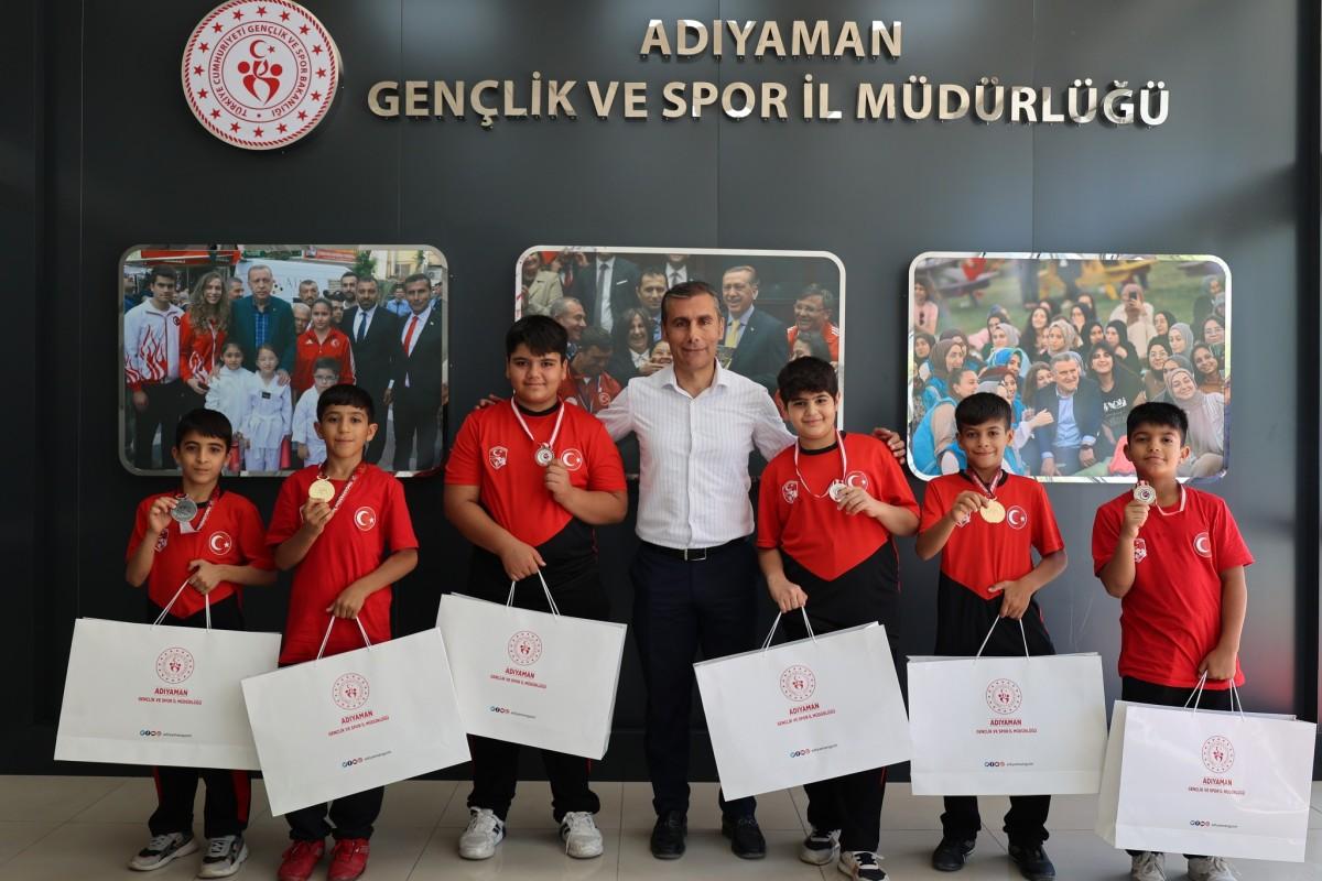 Depremzede kardeşlerden Türkiye şampiyonluğu! Depremzede kardeşlerden Türkiye şampiyonluğu!