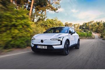 Volvo'nun En Kompakt ve Tamamen Elektrikli SUV'u EX30 Türkiye Yollarında