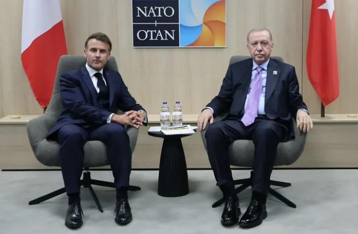 Erdoğan ile Macron'dan Lahey’de İkili ve Bölgesel Görüşme Erdoğan ile Macron'dan Lahey’de İkili ve Bölgesel Görüşme