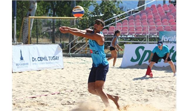 Plaj voleybolunun kalbi İzmir'de attı