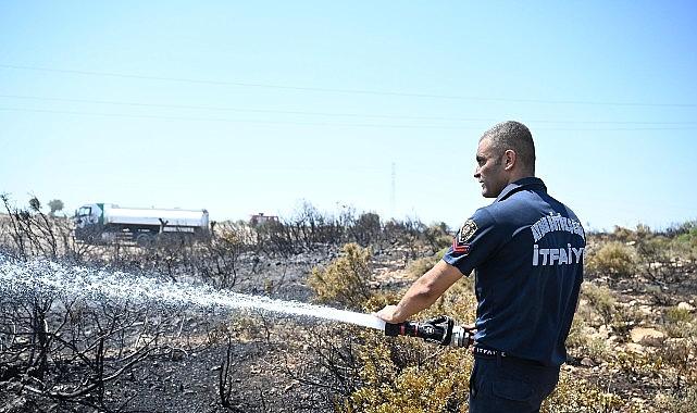 Aydın Büyükşehir Belediyesi ekipleri Didim'deki yangına müdahale ediyor. Aydın Büyükşehir Belediyesi ekipleri Didim'deki yangına müdahale ediyor.