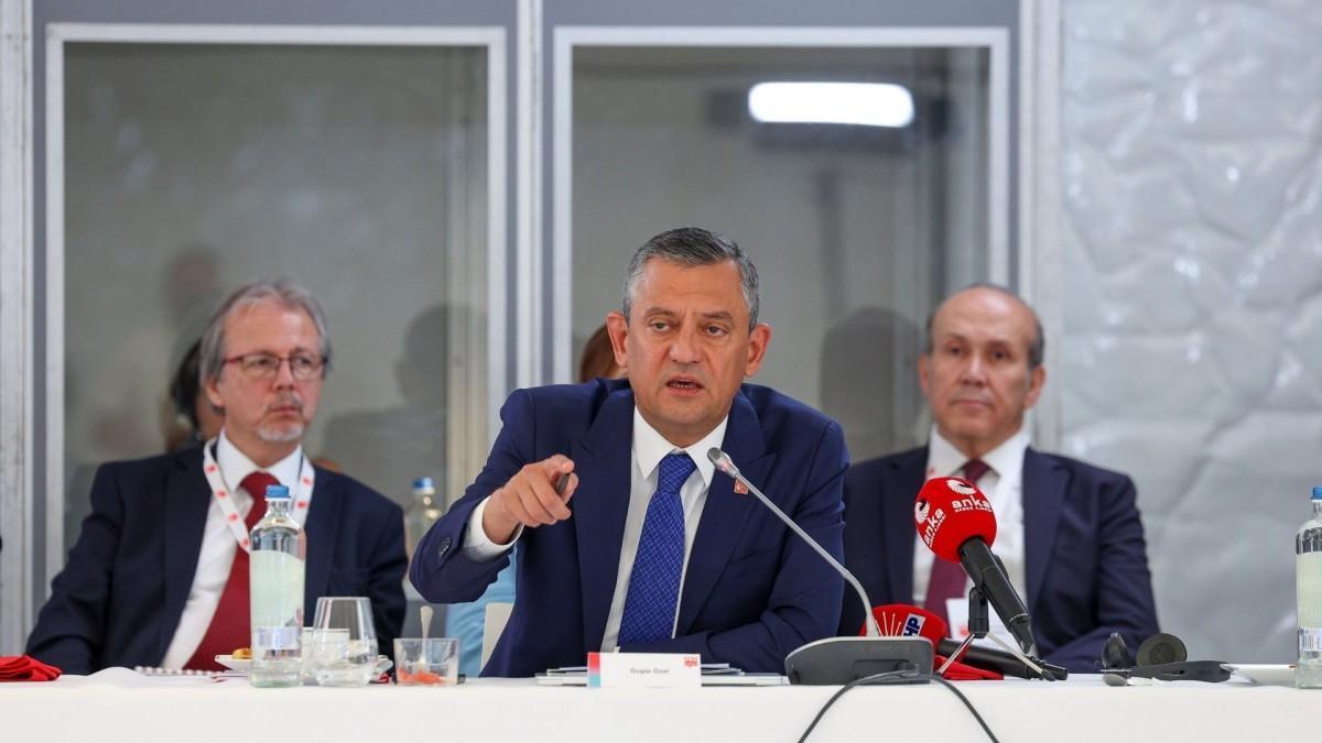 Özgür Özel'den RTÜK tepkisi: Demokrasinin kıymetini bilmezseniz bu ülkenin sonu felaket olur Özgür Özel'den RTÜK tepkisi: Demokrasinin kıymetini bilmezseniz bu ülkenin sonu felaket olur