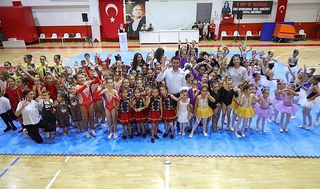 Bayraklılı kursiyerlerden yıl sonu gösterisi Bayraklılı kursiyerlerden yıl sonu gösterisi