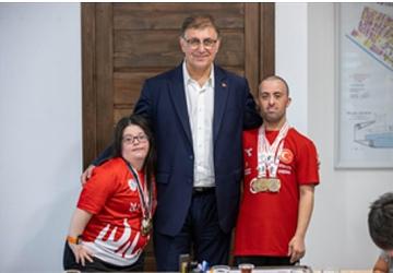 Başkan Tugay, İzmir'in gururu Büyükşehir sporcularını ağırladı