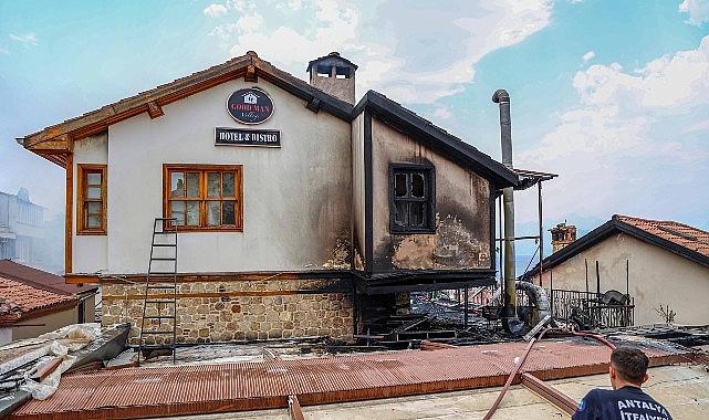 Antalya Büyükşehir İtfaiyesi 3 dakikada müdahale etti Antalya Büyükşehir İtfaiyesi 3 dakikada müdahale etti