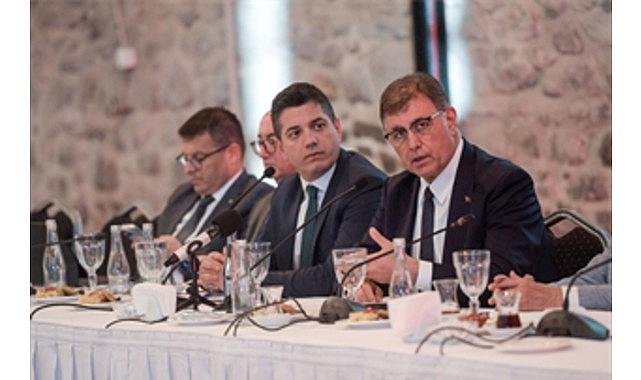 Başkan Tugay'dan kentin kalkınması için ortak akıl vurgusu Başkan Tugay'dan kentin kalkınması için ortak akıl vurgusu