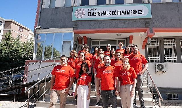Vodafone gönüllüleri, Elazığ'da iyiliğin yanında durdu