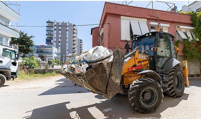 Yenişehir Belediyesi “çöp ev" niteliğindeki meskenden 10 kamyon çöp çıkardı Yenişehir Belediyesi “çöp ev" niteliğindeki meskenden 10 kamyon çöp çıkardı