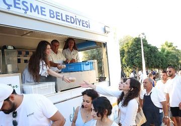 Çeşme Belediyesi'nden Muharrem Ayında aşure ikramı