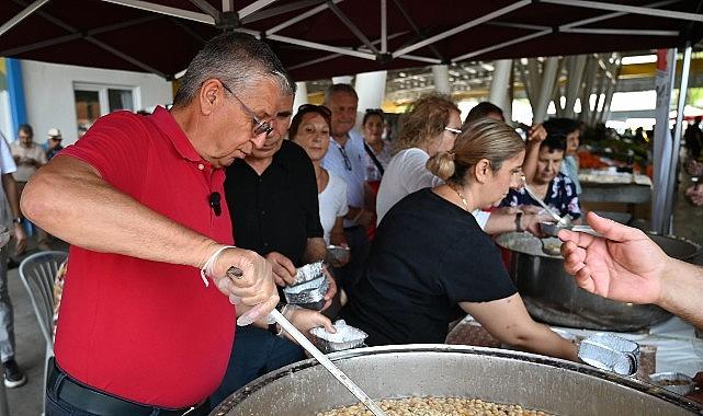 Kemer Belediyesi'nin aşure ikramları sürüyor