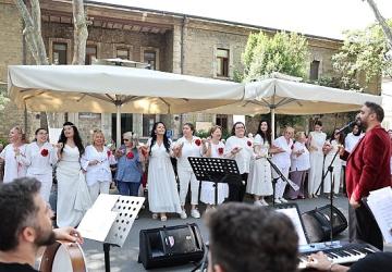 Bağcılar Belediyesi Türk Halk Müziği Korosu'ndan Darülaceze'de Anlamlı Konser