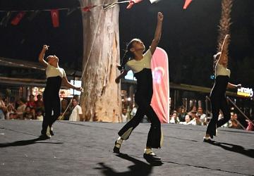 Gürcü Dans Topluluğu'ndan Kemer'de Kültür Şöleni