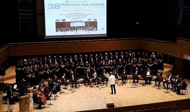 EÜ Klasik Türk Müziği Korosu'ndan İzmir Festivali'nde Unutulmaz Performans