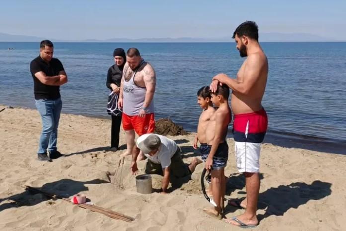 Pamucak Sahili’ne Sürpriz Ziyaretçi Pamucak Sahili’ne Sürpriz Ziyaretçi