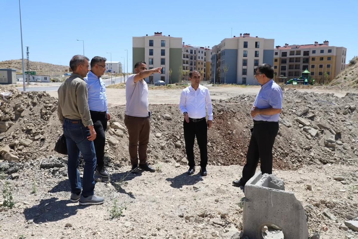 Prof. Dr. Mehmet Şirik, Kahta’da Aile Sağlığı Merkezi Projesini yerinde inceledi Prof. Dr. Mehmet Şirik, Kahta’da Aile Sağlığı Merkezi Projesini yerinde inceledi
