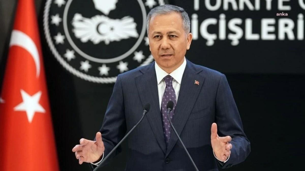 İçişleri Bakanı Yerlikaya: Kırmızı bültenle aranan 8, ulusal seviyede aranan 1 suçlu Türkiye'ye iade edildi İçişleri Bakanı Yerlikaya: Kırmızı bültenle aranan 8, ulusal seviyede aranan 1 suçlu Türkiye'ye iade edildi