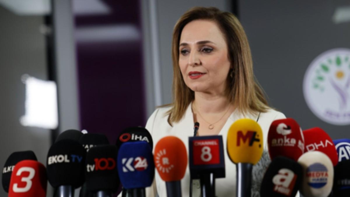 DEM Parti'den silah bırakma töreni açıklaması: 'Bu yalnızca bizim değil, Türkiye'nin meselesidir' DEM Parti'den silah bırakma töreni açıklaması: 'Bu yalnızca bizim değil, Türkiye'nin meselesidir'