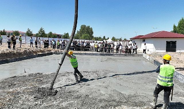 Sıcak Çermik'te kadın ve erkek havuzlar için ilk beton atıldı Sıcak Çermik'te kadın ve erkek havuzlar için ilk beton atıldı