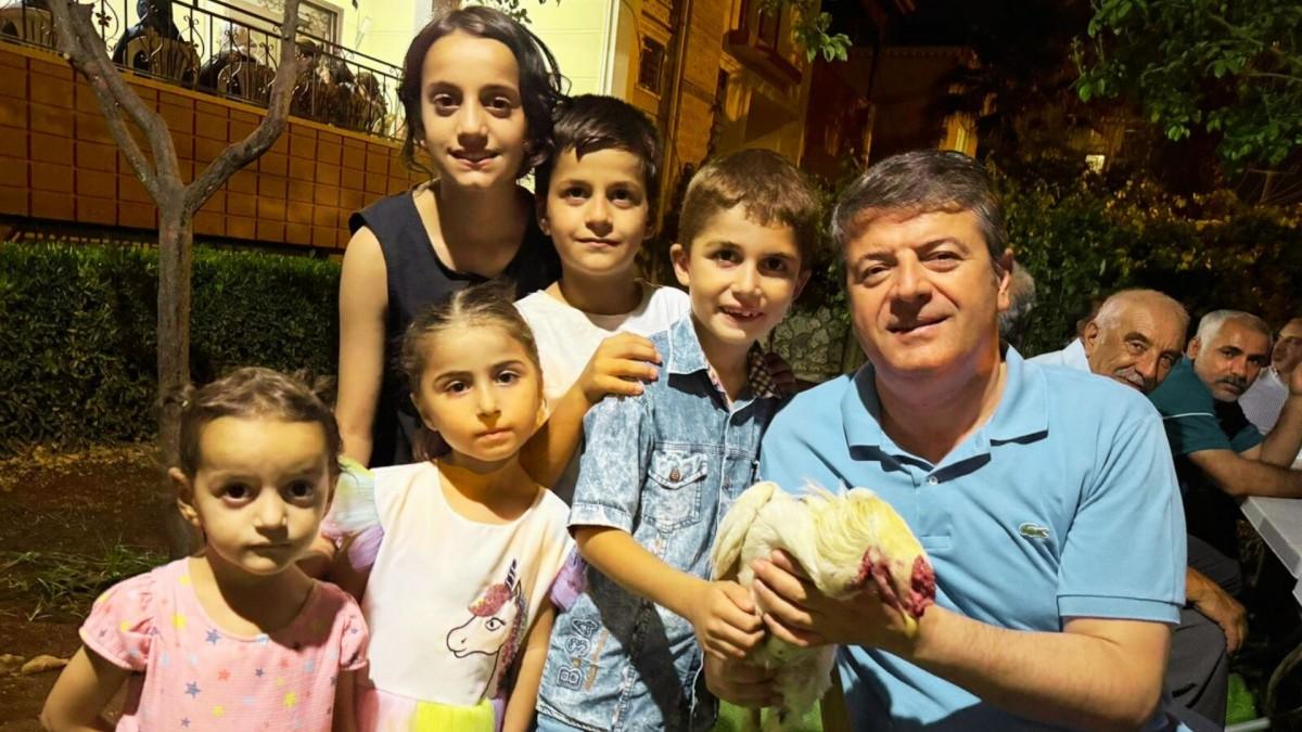 7 yaşındaki Miran Ali, en güzel horozunu Başkan Tutdere’ye hediye etti - Videolu Haber