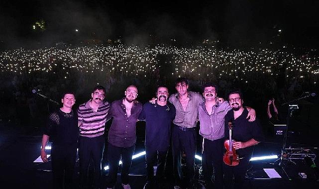 İnegöl'de Festival Heyecanı Dedublüman Konseriyle Zirveye Ulaştı İnegöl'de Festival Heyecanı Dedublüman Konseriyle Zirveye Ulaştı