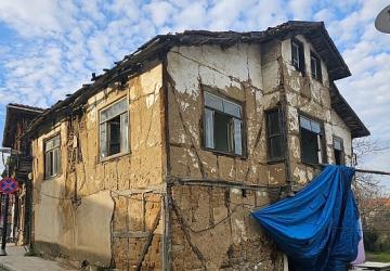Gölcük'te Korunması Gereken Kültür Varlığı Binanın Restorasyonu Devam Ediyor