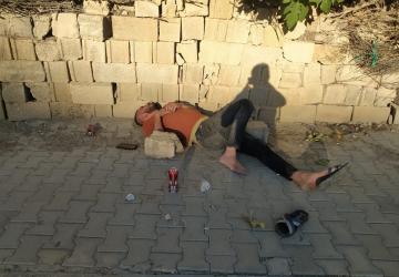 Adıyaman’da madde kullanan şahıs emniyet binası karşısında yere yığıldı