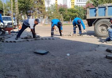 Adıyaman Belediyesi’nden asfalt öncesi yoğun hazırlık: 28 bin metre freze, 46 bin metrekare parke döşendi - Videolu Haber
