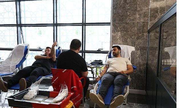 Kartepe Belediyesi'nde Kan Bağışı Kampanyası Kartepe Belediyesi'nde Kan Bağışı Kampanyası