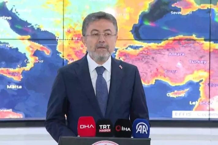 Bakan Yumaklı, Yangınlara Karşı Müdahalenin Devam Ettiğini Bildirdi Bakan Yumaklı, Yangınlara Karşı Müdahalenin Devam Ettiğini Bildirdi