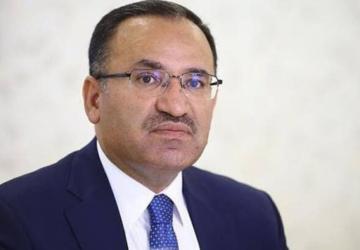 TBMM Genel Kurulu’nda ‘emekli maaşı’ tartışması: Kahkaha atan vekile Bozdağ’dan sert tepki