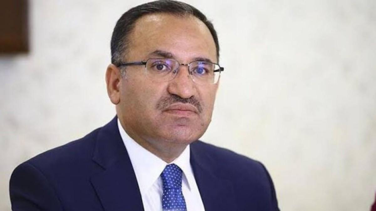 TBMM Genel Kurulu’nda ‘emekli maaşı’ tartışması: Kahkaha atan vekile Bozdağ’dan sert tepki TBMM Genel Kurulu’nda ‘emekli maaşı’ tartışması: Kahkaha atan vekile Bozdağ’dan sert tepki