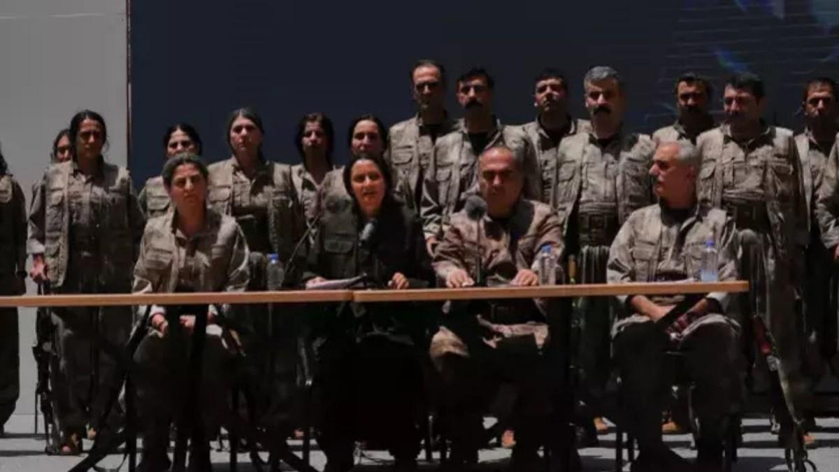 Davutoğlu’ndan silah bırakma sürecine destek: ‘Bu bir son değil, başlangıçtır’ Davutoğlu’ndan silah bırakma sürecine destek: ‘Bu bir son değil, başlangıçtır’