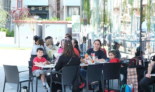 İzmit'in kalbi bu meydanda atıyor