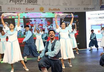 İnegöl'ün Kültür Ve Kardeşlik Festivalinde Altın Mobilyanın Sahibi KKTC