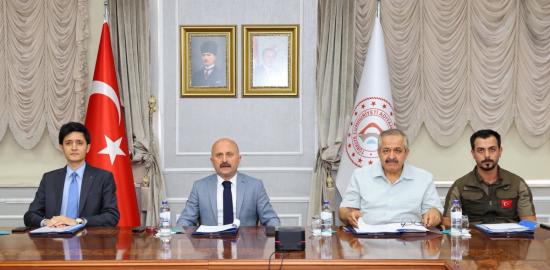 Vali Dr. Osman Varol, sahipsiz hayvanların korunmasına yönelik VKS toplantısına katıldı
