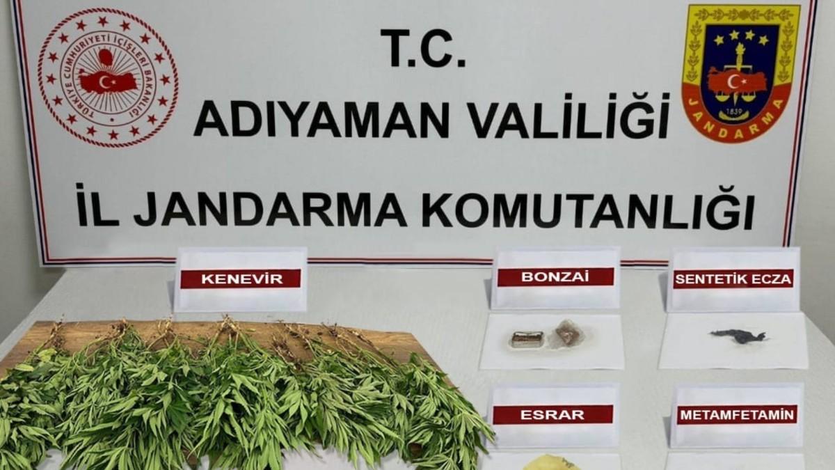 Adıyaman'da uyuşturucu operasyonu: 15 şüpheli hakkında adli işlem başlatıldı Adıyaman'da uyuşturucu operasyonu: 15 şüpheli hakkında adli işlem başlatıldı