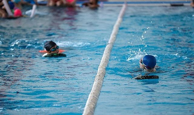 Buca Belediyesi'nin yüzme kursuna çocuklar akın etti Buca Belediyesi'nin yüzme kursuna çocuklar akın etti