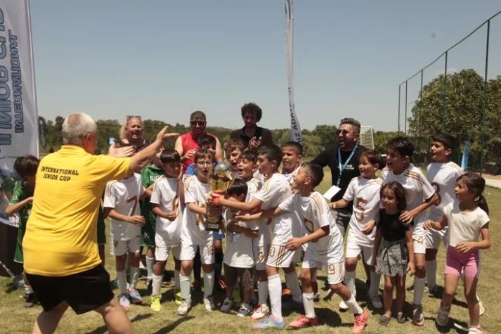 International Junior Cup’ta Şampiyonlar Taçlandı International Junior Cup’ta Şampiyonlar Taçlandı