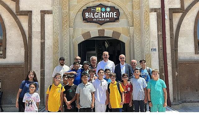 Başkan Altay ve Başkan Pekyatırmacı Bilgehane'de Yaz Etkinliklerine Katılan Öğrencilerle Buluştu Başkan Altay ve Başkan Pekyatırmacı Bilgehane'de Yaz Etkinliklerine Katılan Öğrencilerle Buluştu