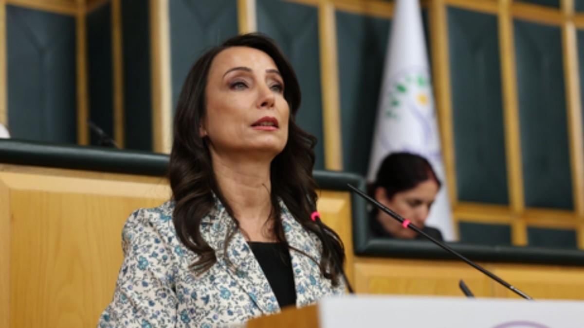Hatimoğulları: 'Silah bırakma merasimi barışın eşiğidir, Meclis somut adımlar atmalıdır' Hatimoğulları: 'Silah bırakma merasimi barışın eşiğidir, Meclis somut adımlar atmalıdır'