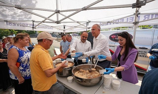 Başkan Ünal Işık, yurttaşlarla aşurenin bereketini paylaştı Başkan Ünal Işık, yurttaşlarla aşurenin bereketini paylaştı