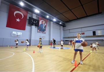 Konak'ta yaz, sporla güzel