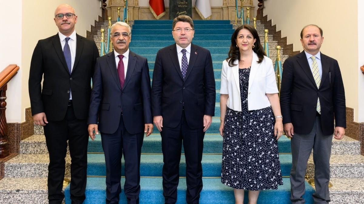 DEM Parti heyeti Adalet Bakanı Tunç'la görüştü: ‘Sürecin hukuki zeminde ilerlemesi için görev üstlenecek’