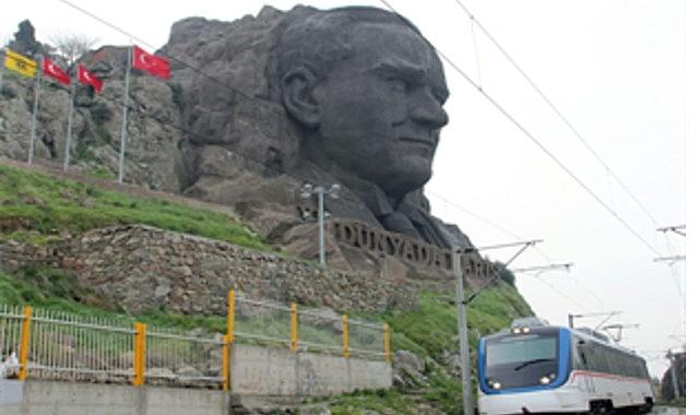 İZBAN'daki grev nedeniyle ulaşım hatlarında düzenleme