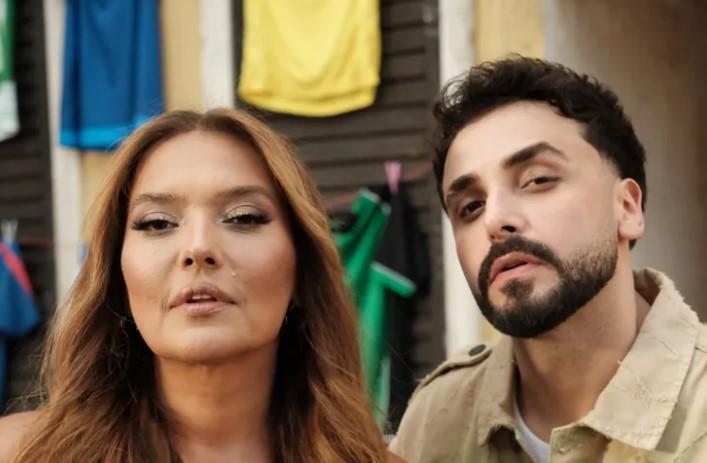 Demet Akalın & Sefo’nun Hit Şarkısı 'Yerinde Dur' Listeleri Altüst Etti! Demet Akalın & Sefo’nun Hit Şarkısı 'Yerinde Dur' Listeleri Altüst Etti!