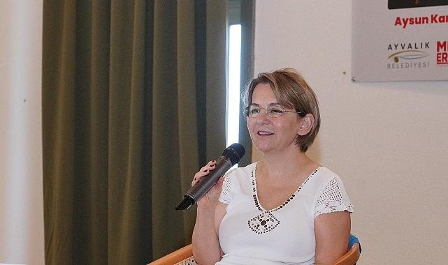 Ayvalıklı Yazarlar “Arnavut Kaldırımlarının Hikâyedeki İzi" Söyleşisinde Buluştu Ayvalıklı Yazarlar “Arnavut Kaldırımlarının Hikâyedeki İzi" Söyleşisinde Buluştu